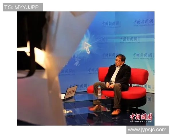 美女记者深度采访足球明星揭秘场外生活与职业心路历程