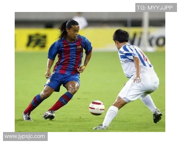 足球明星化身普通人街头游玩却被热情球迷一眼识破的趣事 足球明星化身普通人街头游玩却被热情球迷一眼识破的趣事